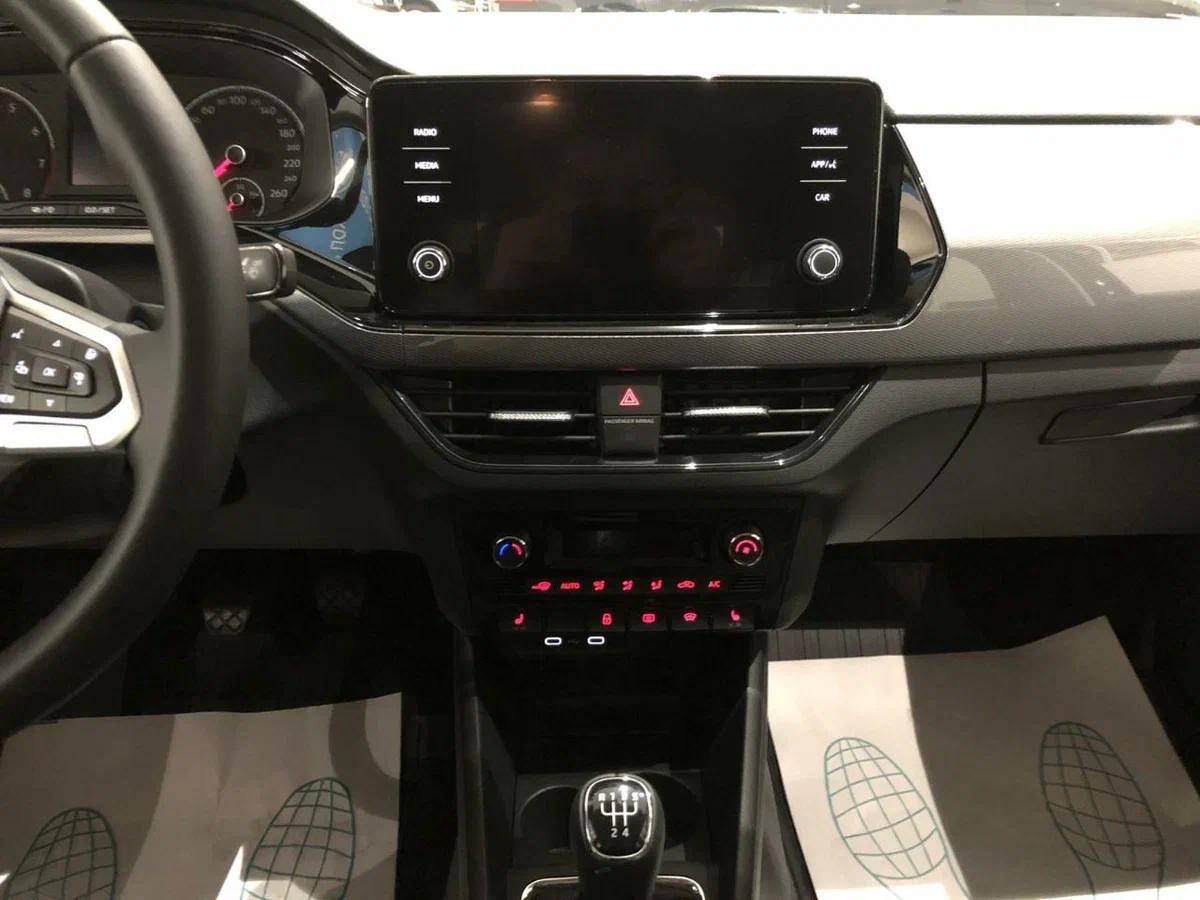 polo汽车2025款贵州报价及图片_全新大众POLO三厢版_大众POLO外观设计元素